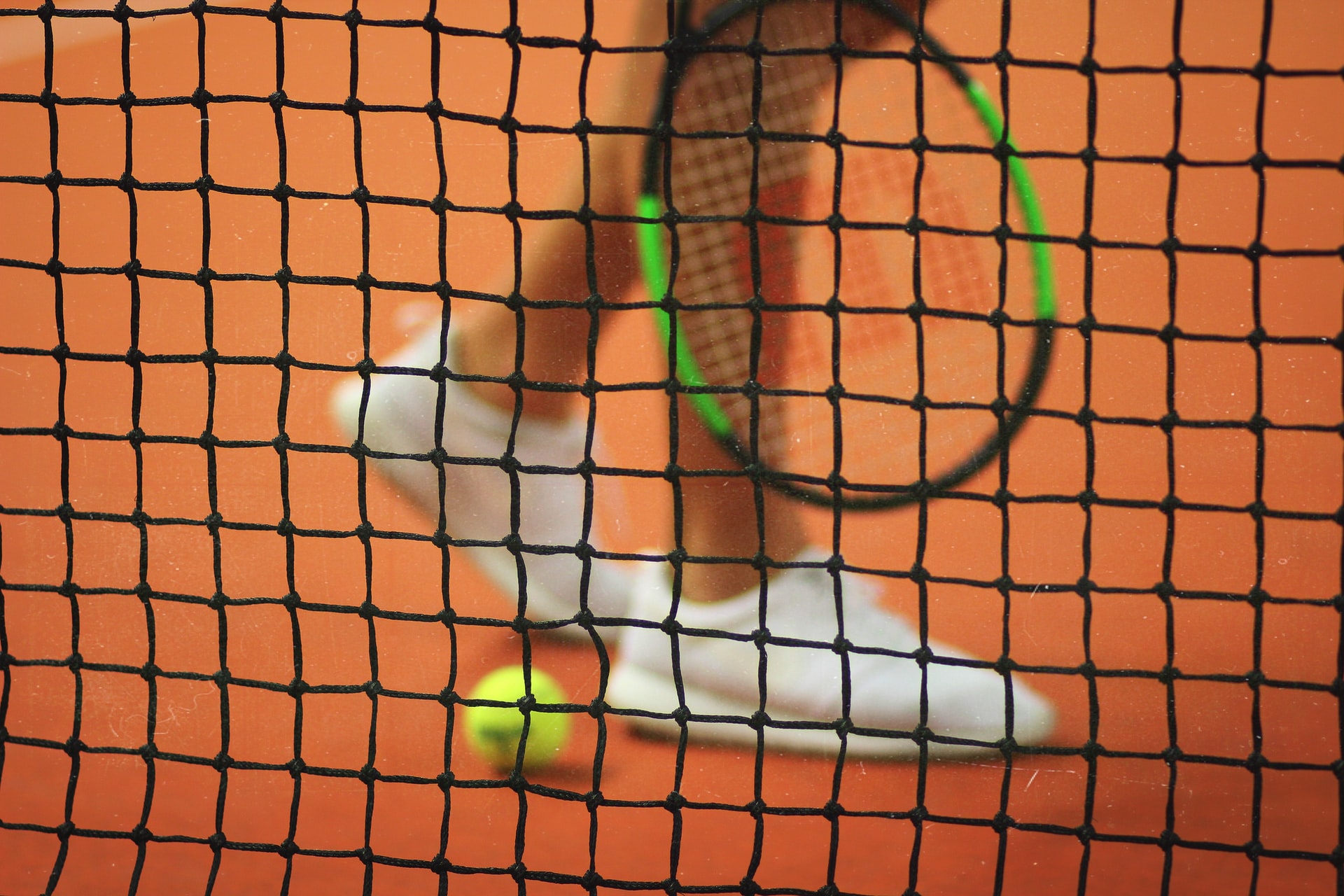 Sprzęt do tenisa ziemnego – czym warto kierować się przy jego zakupie?