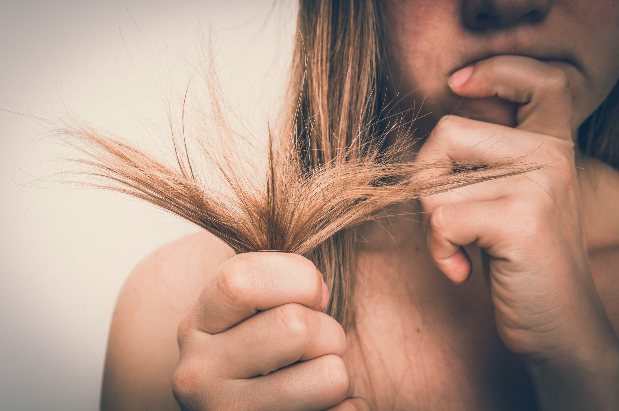 Suche włosy – jak o nie dbać?